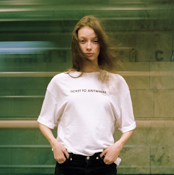 woman wearing white t-shirt