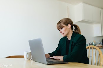Woman working from home during coronavirus pandemic | Free  photo - 2310143