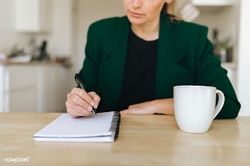 Woman working from home during coronavirus quarantine | Free  photo - 2312104