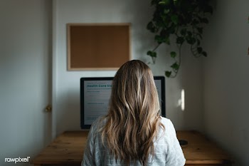 Woman working from home during the coronavirus pandemic | Free  photo - 2310147