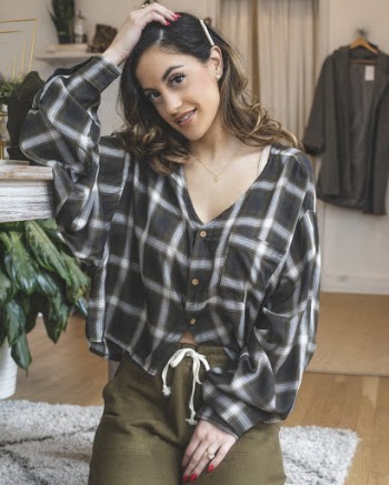 Women's Black and Gray Button-up Long-sleeved Blouse