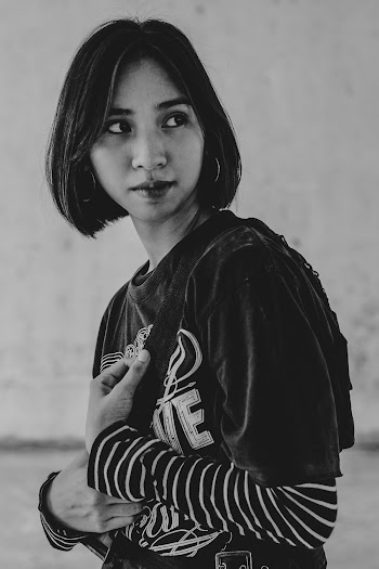 Women's Black Crew-neck T-shirt
