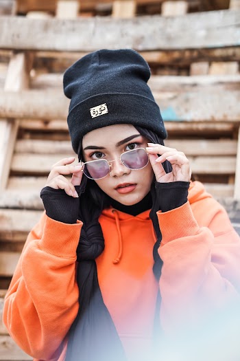 Women's Black Knit Cap