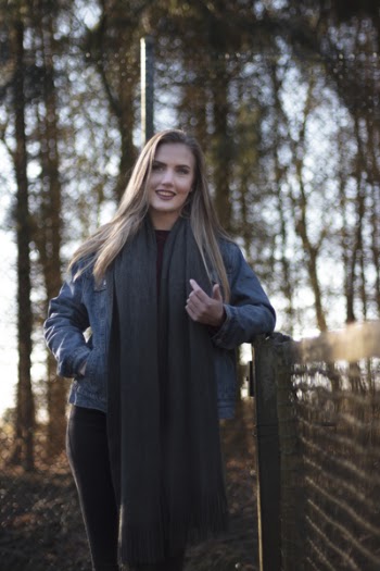 Women's Black Scarf