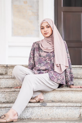 Women's Pink Hijab Close-up Photography