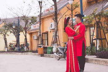 Women's Red and Black Sari Dress