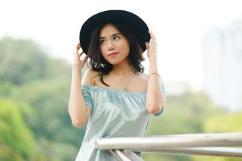 Women's Teal and White Off-shoulder Top Close-up Photography