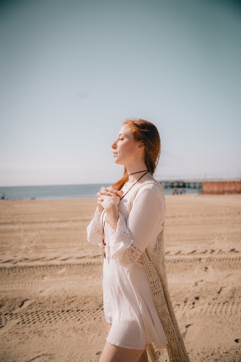 Women's White Long-sleeved Dress