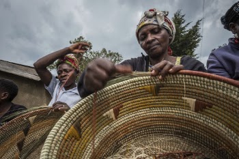 Women artisans weaving traditional baskets, | Free Photo - rawpixel