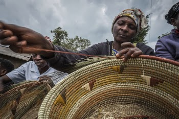 Women artisans weaving traditional baskets, | Free Photo - rawpixel