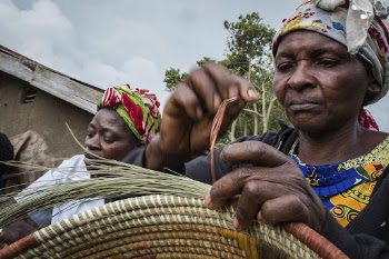 Women artisans weaving traditional baskets, | Free Photo - rawpixel