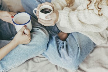 Women drinking hot drinks on bed | Free Photo - rawpixel