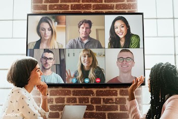 Women in a video conference call in an office | Free  photo - 2335463