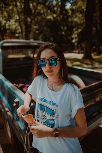 women's blue crew-neck shirt