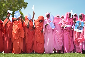 Women wave Somali flags during a celebration | Free Photo - rawpixel