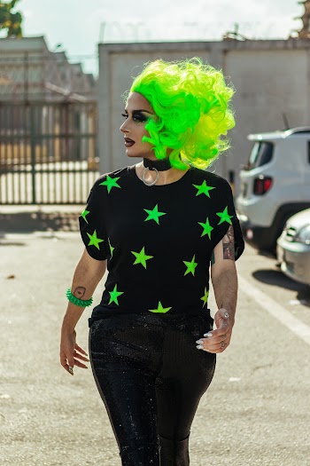 Women Wearing Black and Green Star Print Crew-neck T-shirt
