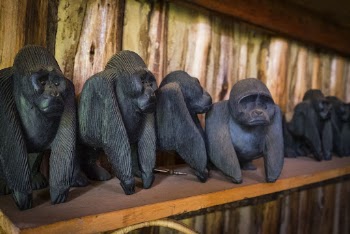 Wooden carving gorilla, animal photo. | Free Photo - rawpixel