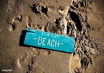 Wooden sign on the sand | Free stock psd mockup - 419081
