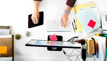 Working on the computer | Free stock photo - 1534