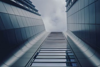 worms eyeview of gray building