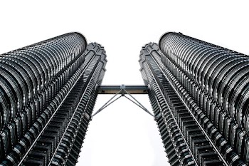 worms eyeview photography of Petronas Tower during daytime