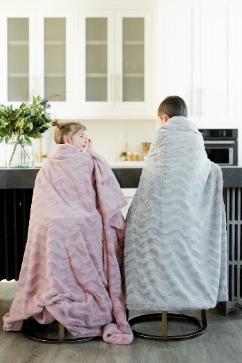 www.saranoni.com
www.instagram.com/saranoniblanket
www.instagram.com/AwCreativeUT