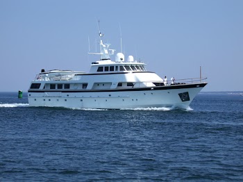 yacht.jpg