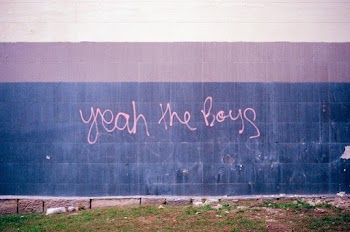 Yeah the Boys Sign