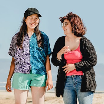 Young adult friends, summer in Venice Beach,… | Free stock photo | High Resolution image
