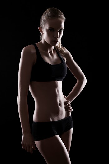 Young and sexy girl with fit body Free Photo