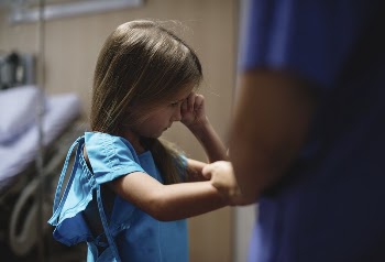 Young Caucasian girl staying at a hospital | Free Photo - rawpixel