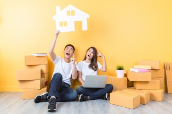 Young couple moving into their new home Free Photo