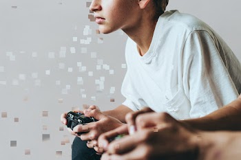 Young gamer in pixel dispersion style | Free stock illustration | High Resolution graphic