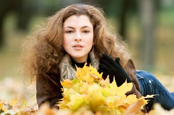 young sexy woman in the autumnal park