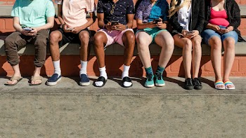 Youth social issues, smartphone addiction | Free stock photo | High Resolution image