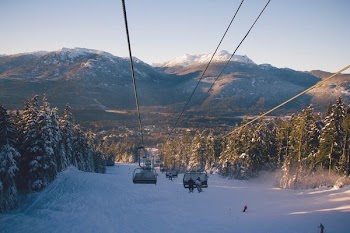 zip line in-front mountain